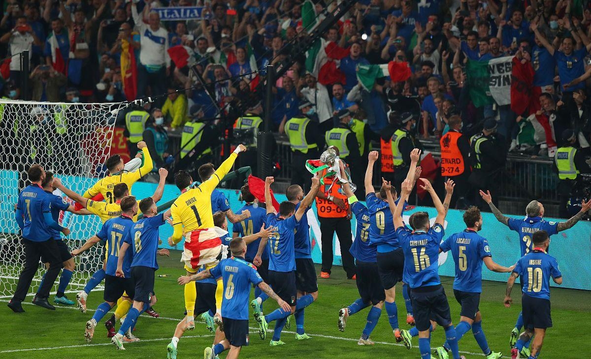 欧洲杯选手刷新世界纪录,震撼全场 欧洲杯选手刷新世界纪录,震撼全场