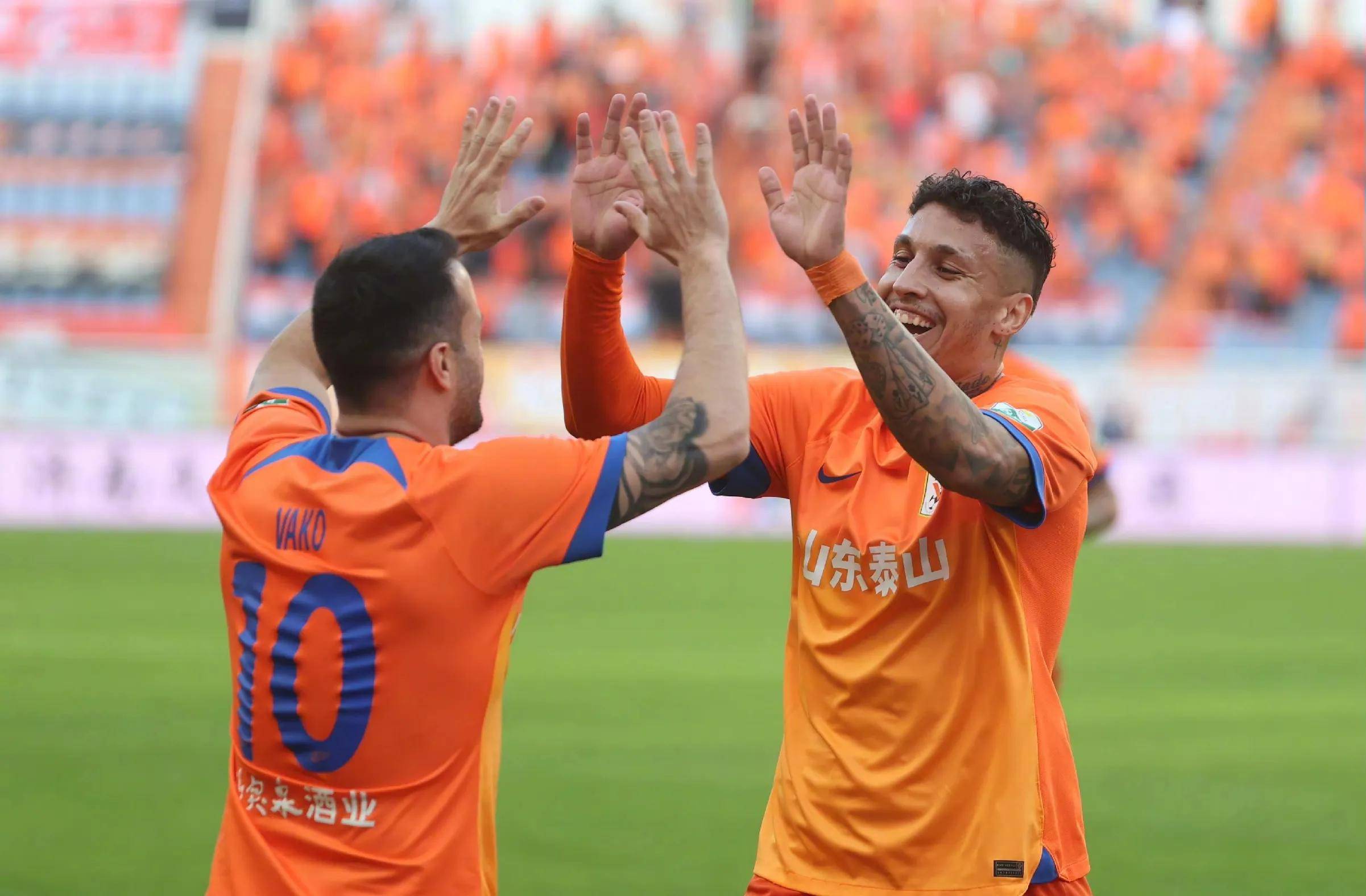 爆冷!足球强队意外出局震惊全场的简单介绍 爆冷!足球强队意外出局震惊全场的简单介绍