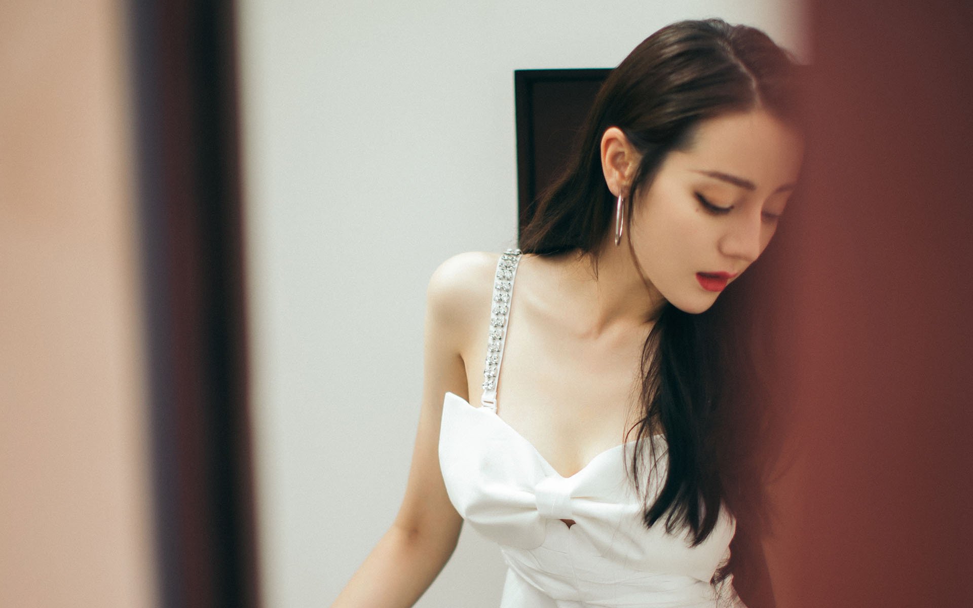 我的理解是，你需要一个基于真实足球元素，但虚构和想象出一个独特故事的文本，并突出唯一性这个核心